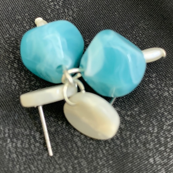 Tortoise shell acrylic earrings - Picture 4 of 4